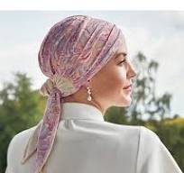 Cacher sa chimiothérapie avec un turban